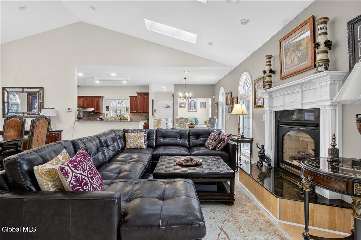 108 Woods Lane Colonie NY 12204