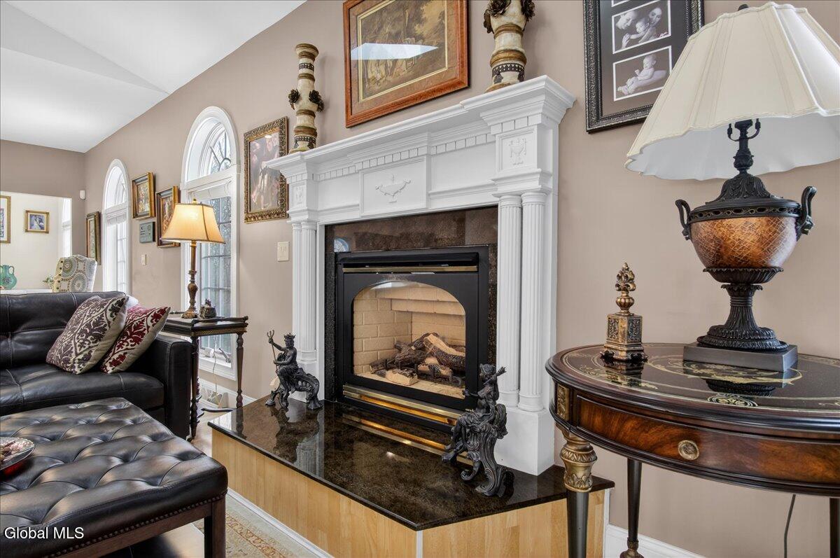 108 Woods Lane Colonie NY 12204