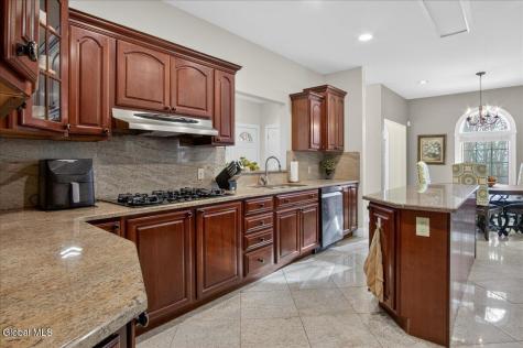 108 Woods Lane Colonie NY 12204