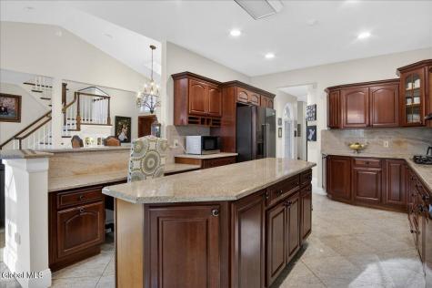 108 Woods Lane Colonie NY 12204