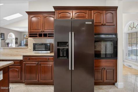108 Woods Lane Colonie NY 12204