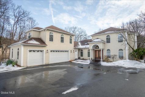 108 Woods Lane Colonie NY 12204