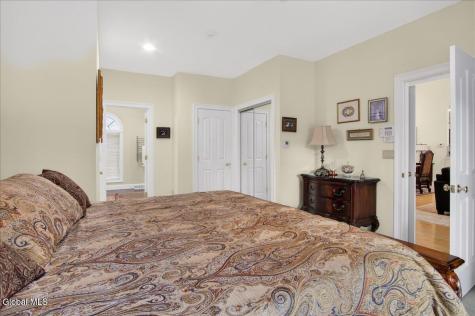 108 Woods Lane Colonie NY 12204