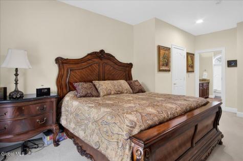 108 Woods Lane Colonie NY 12204