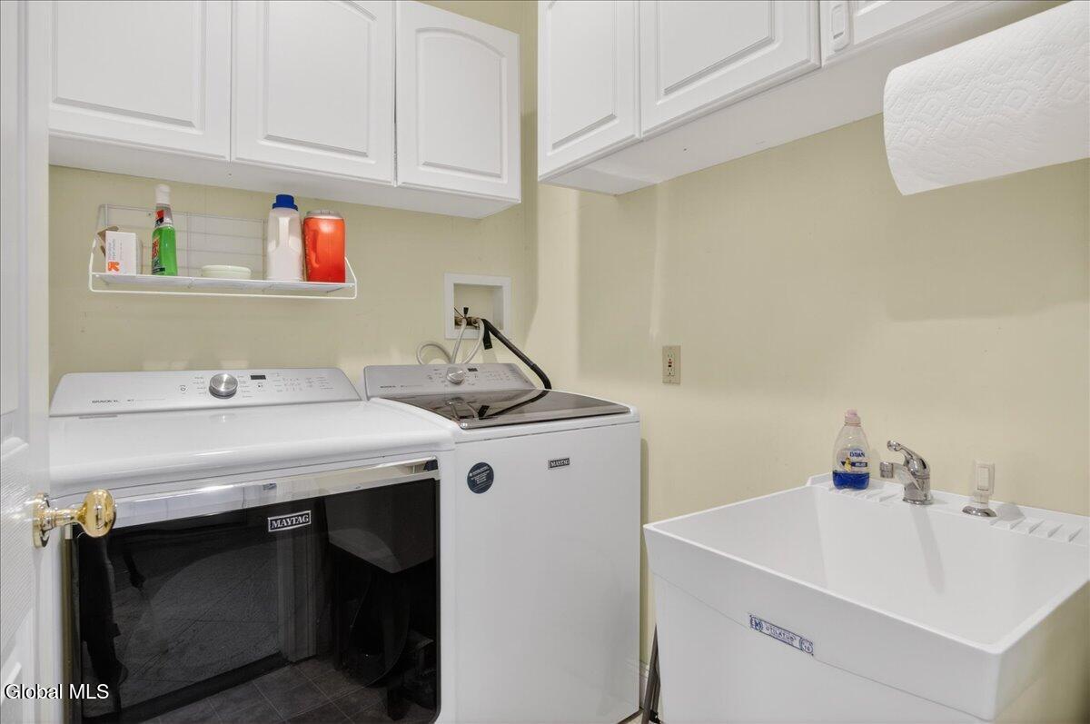 108 Woods Lane Colonie NY 12204