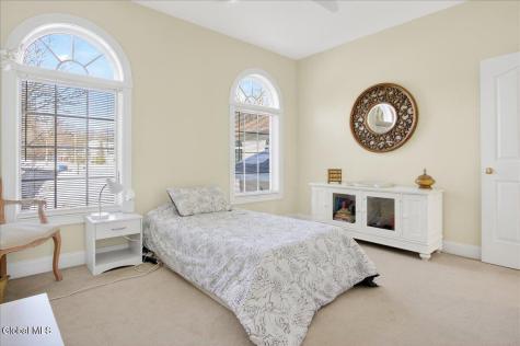 108 Woods Lane Colonie NY 12204