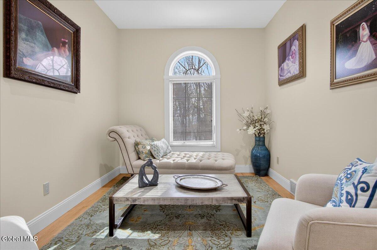 108 Woods Lane Colonie NY 12204