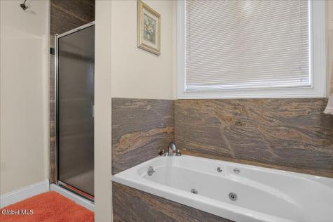 108 Woods Lane Colonie NY 12204
