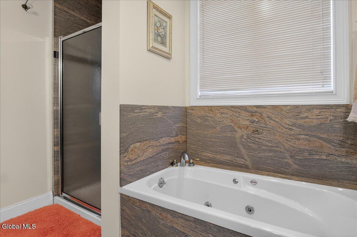 108 Woods Lane Colonie NY 12204