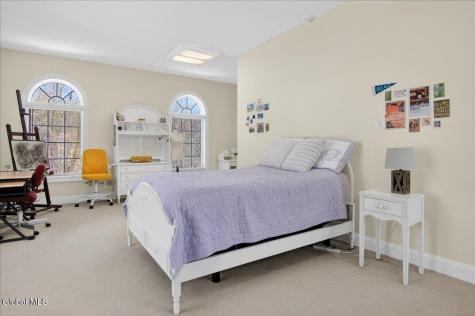 108 Woods Lane Colonie NY 12204