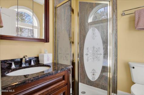 108 Woods Lane Colonie NY 12204