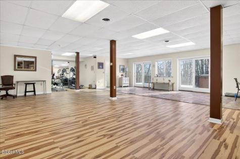 108 Woods Lane Colonie NY 12204
