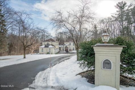 108 Woods Lane Colonie NY 12204