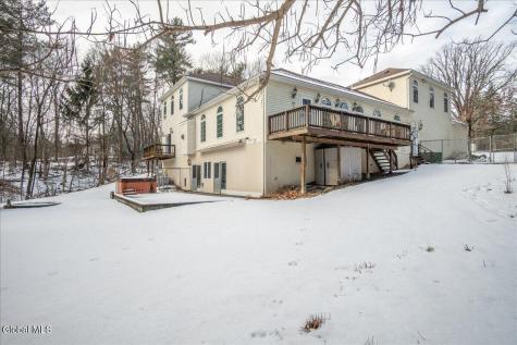 108 Woods Lane Colonie NY 12204