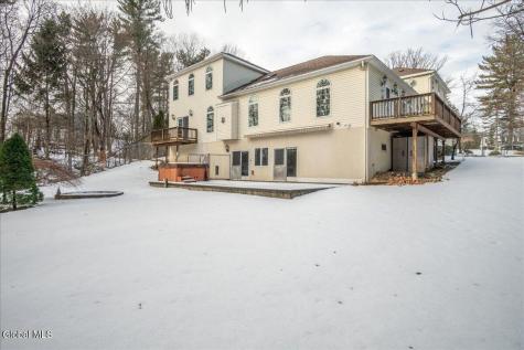 108 Woods Lane Colonie NY 12204