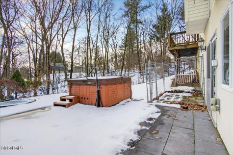 108 Woods Lane Colonie NY 12204
