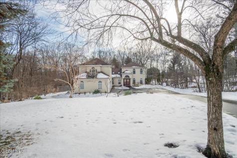108 Woods Lane Colonie NY 12204
