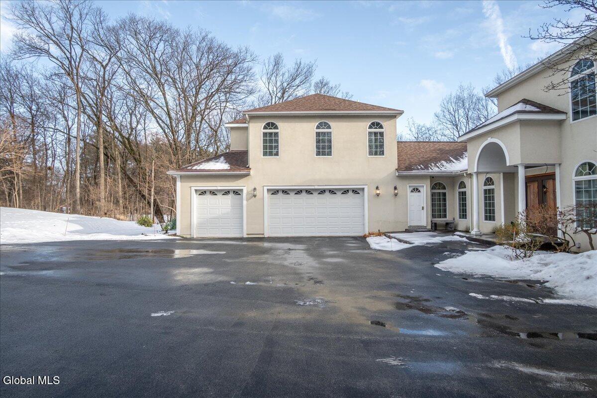 108 Woods Lane Colonie NY 12204