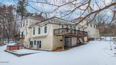 108 Woods Lane Colonie NY 12204