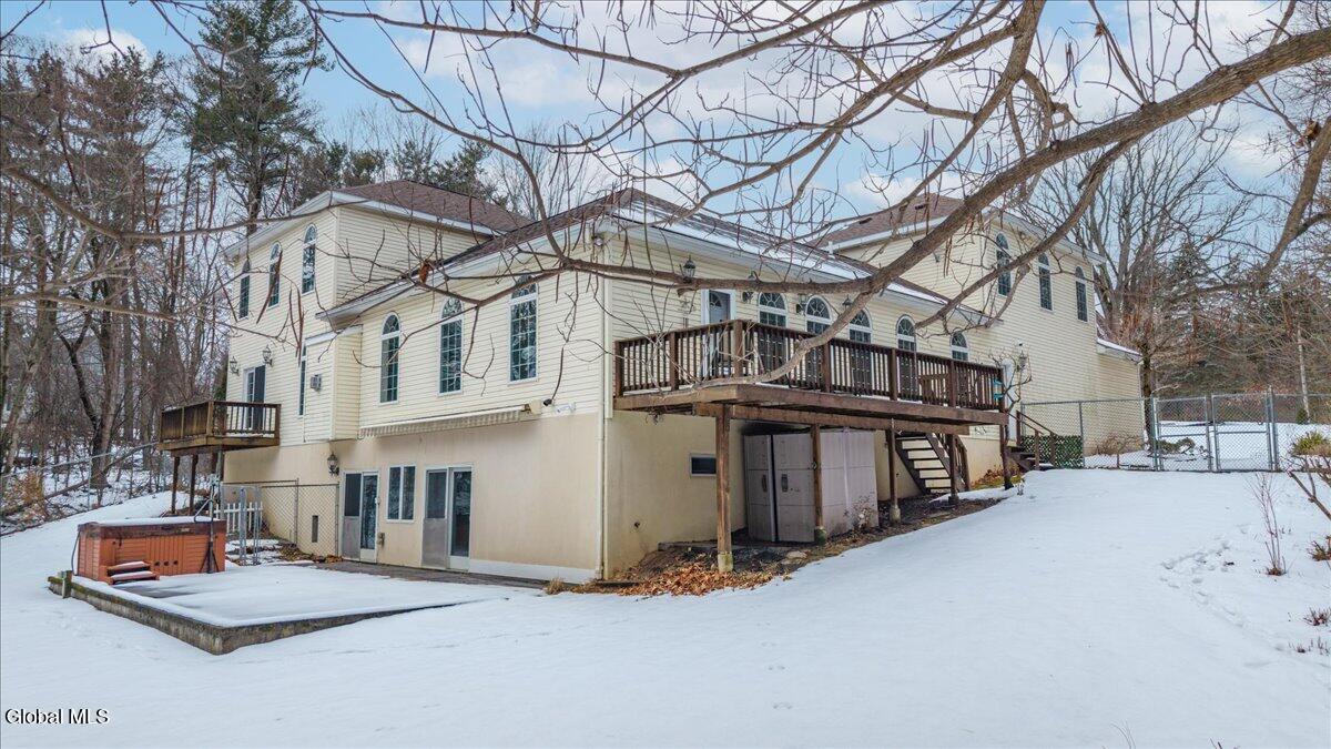 108 Woods Lane Colonie NY 12204