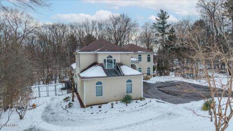 108 Woods Lane Colonie NY 12204