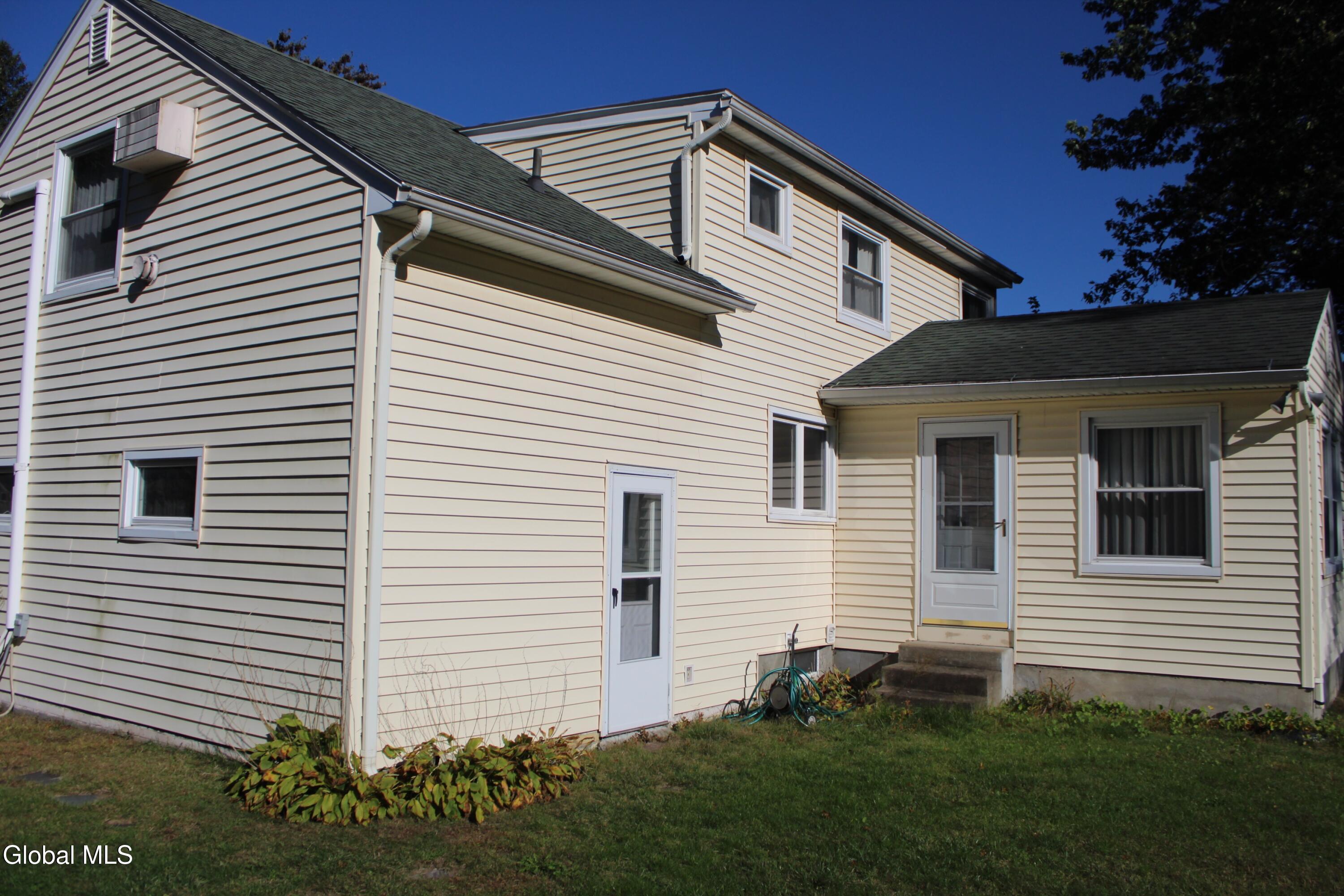 4 Country Road Albany NY 12203