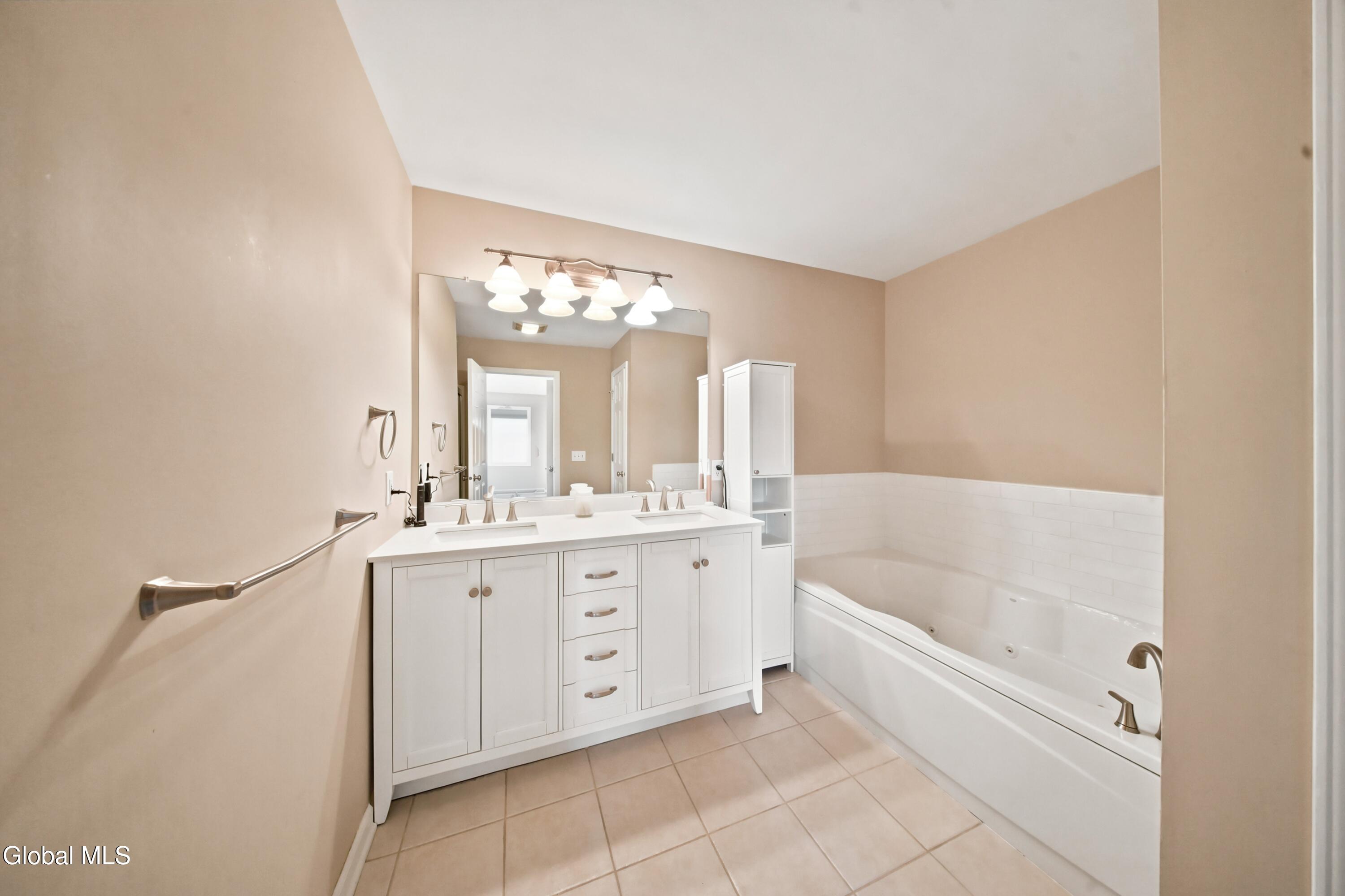 12 Bridget Circle Cohoes NY 12047