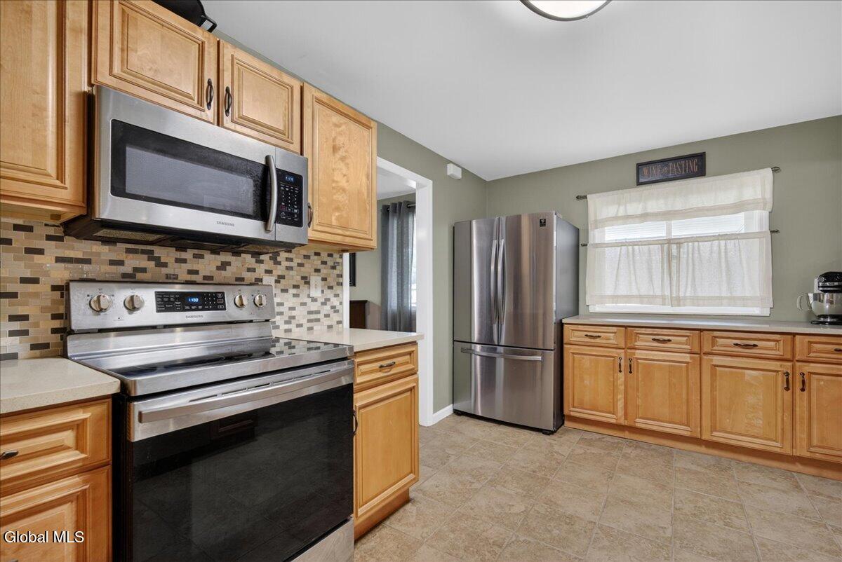 3423 Gari Lane Schenectady NY 12303