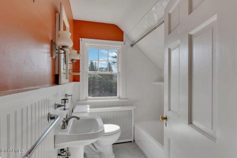 7 Tudor Road Albany NY 12203