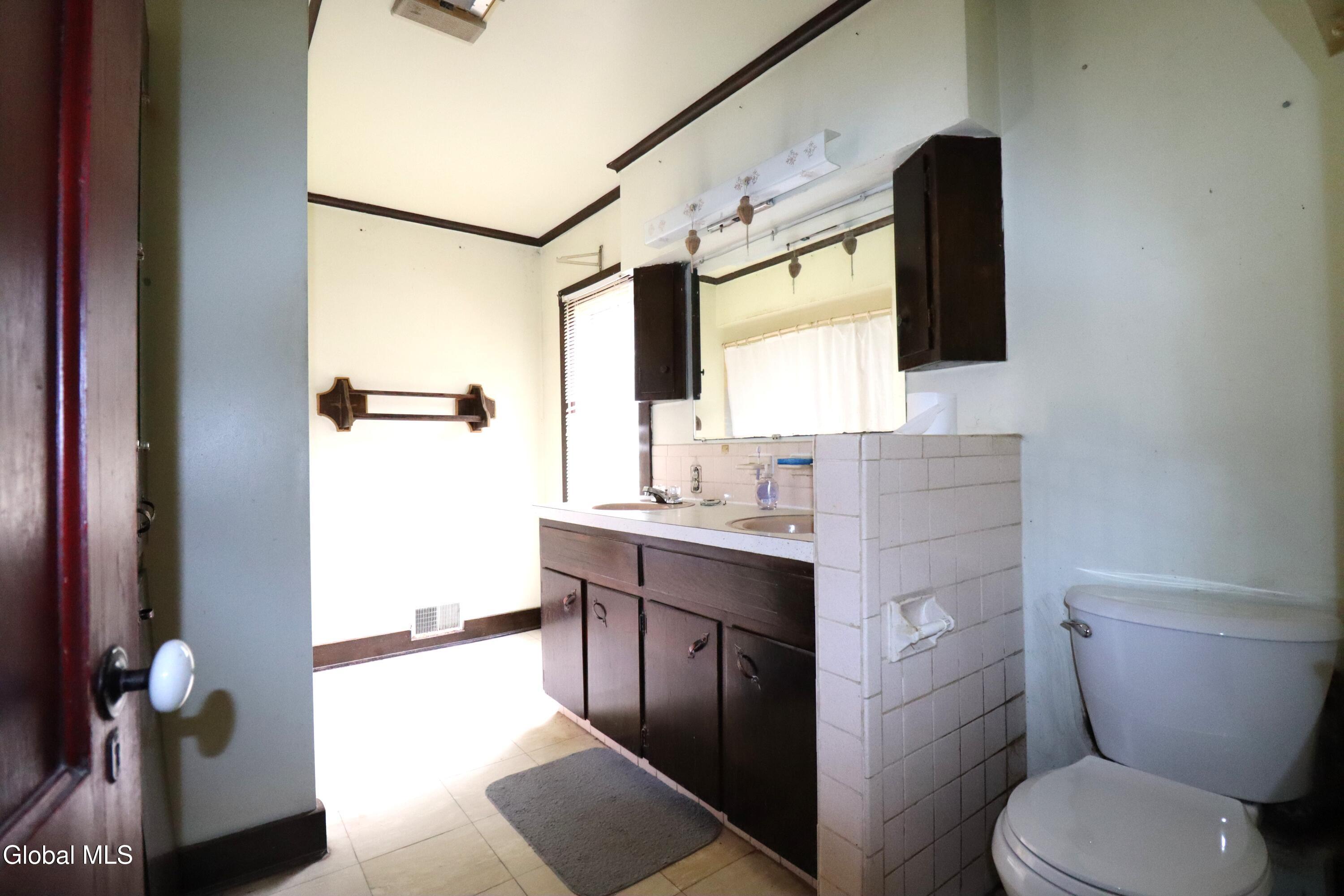 113 Dumler Lane Fort Hunter NY 12069