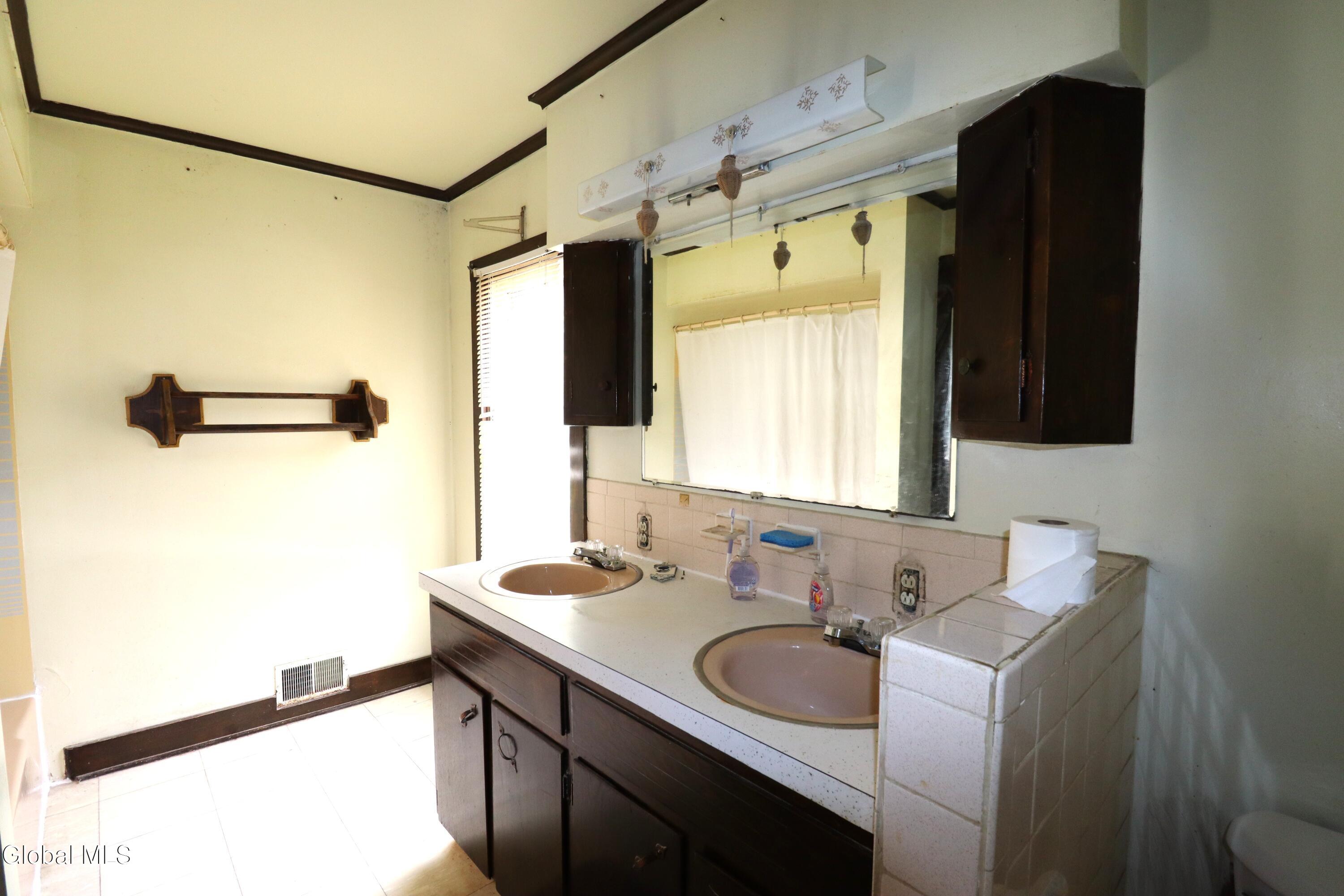 113 Dumler Lane Fort Hunter NY 12069