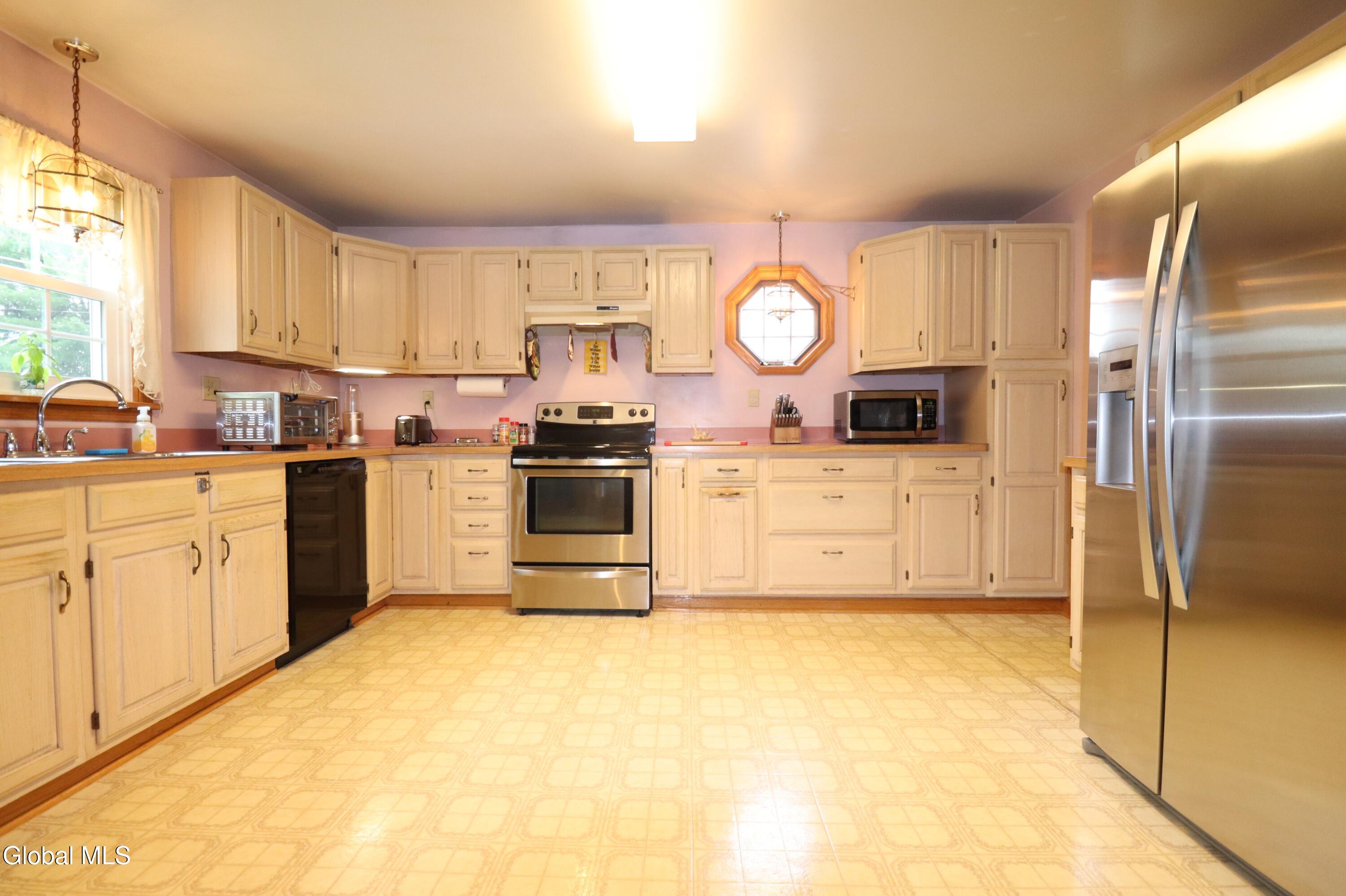 2896 W Lydius Street Schenectady NY 12303
