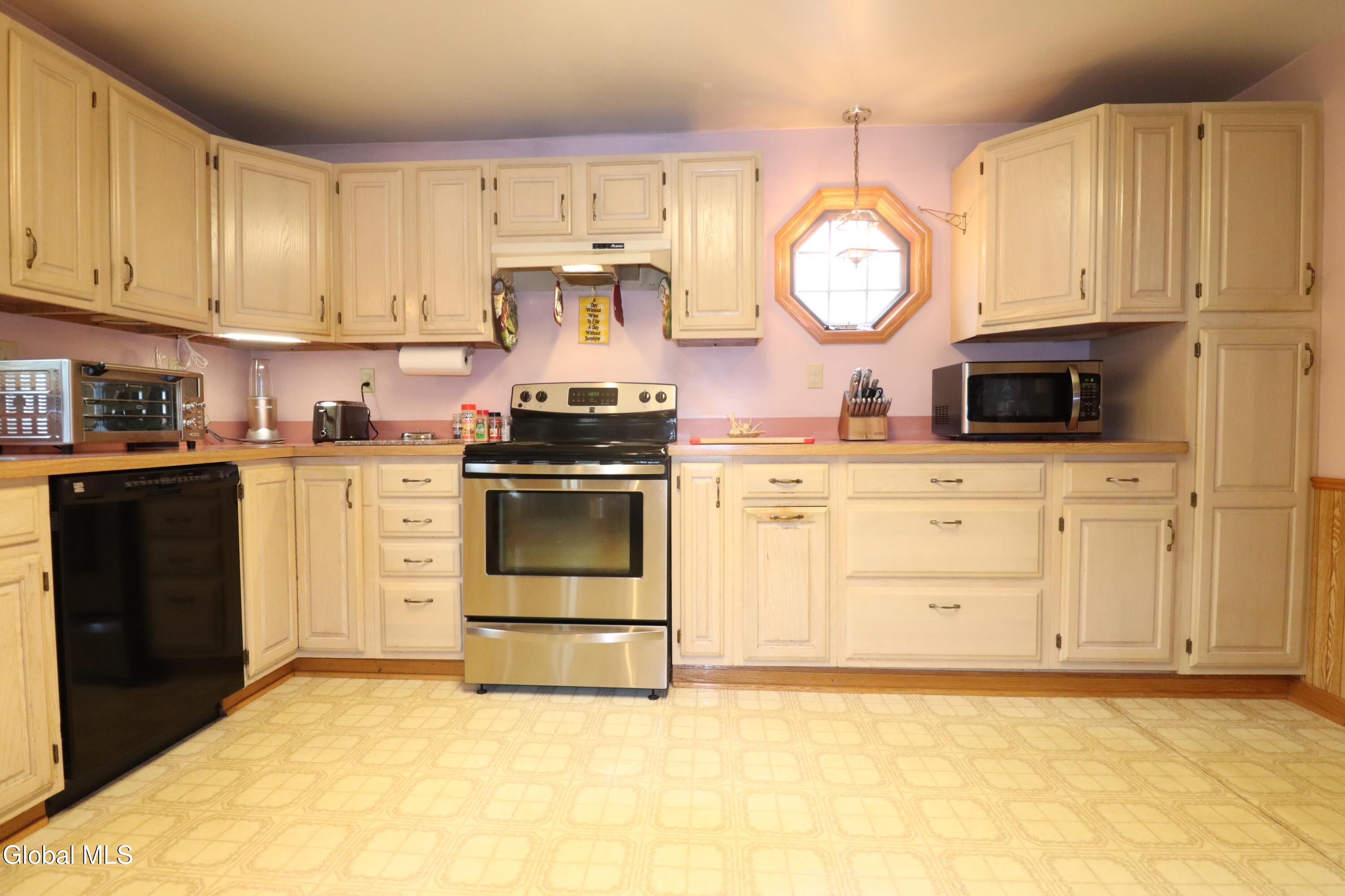 2896 W Lydius Street Schenectady NY 12303