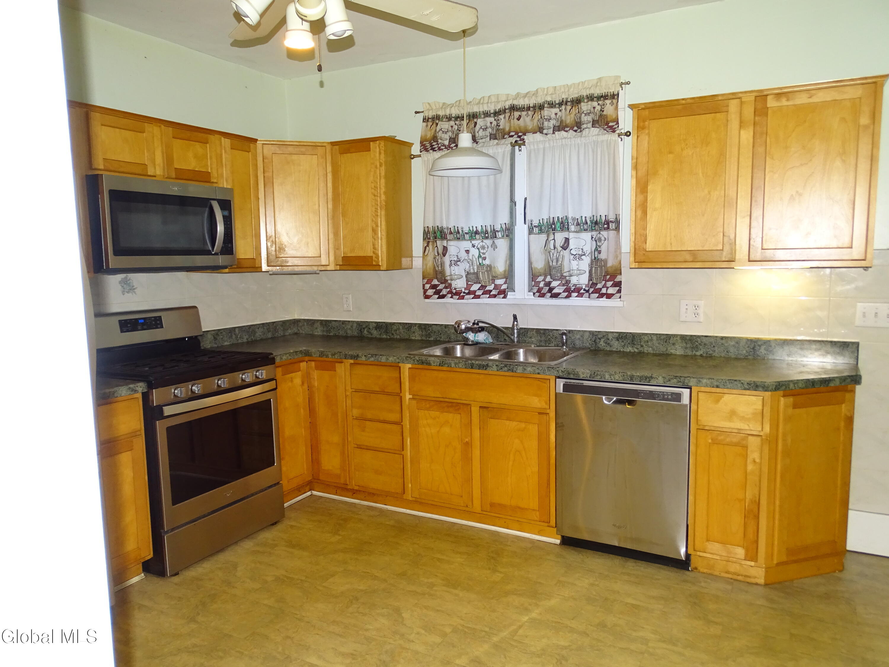17 Bedell Avenue Delmar NY 12054
