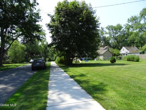 17 Bedell Avenue Delmar NY 12054