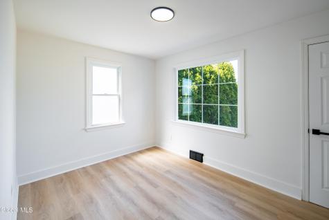 308 Kings Road Schenectady NY 12304