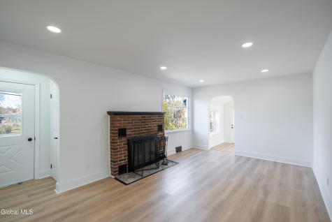 308 Kings Road Schenectady NY 12304