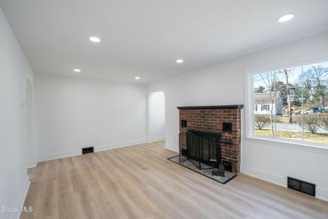 308 Kings Road Schenectady NY 12304