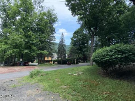132 Seelye Road Queensbury NY 12804