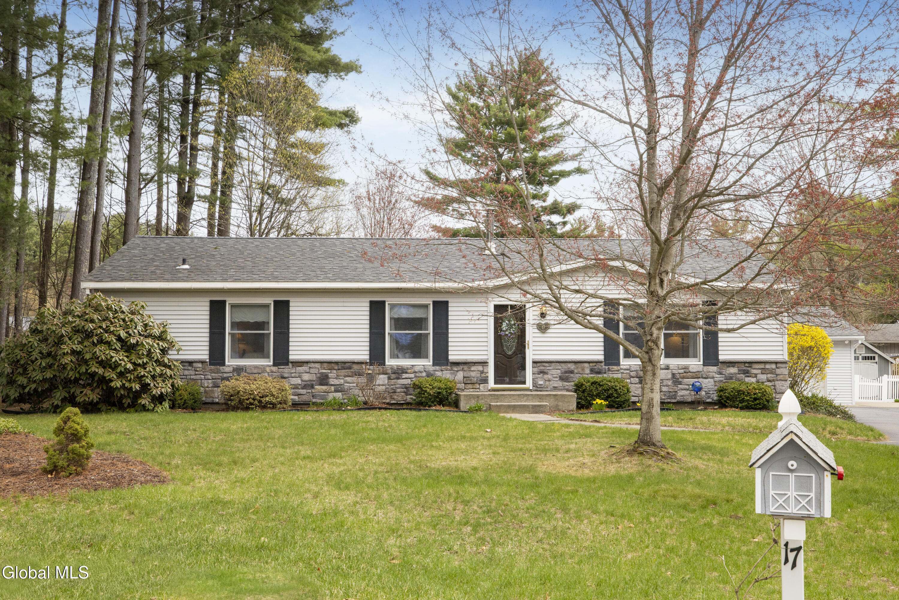 17 Queen Diana Lane Queensbury NY 12804