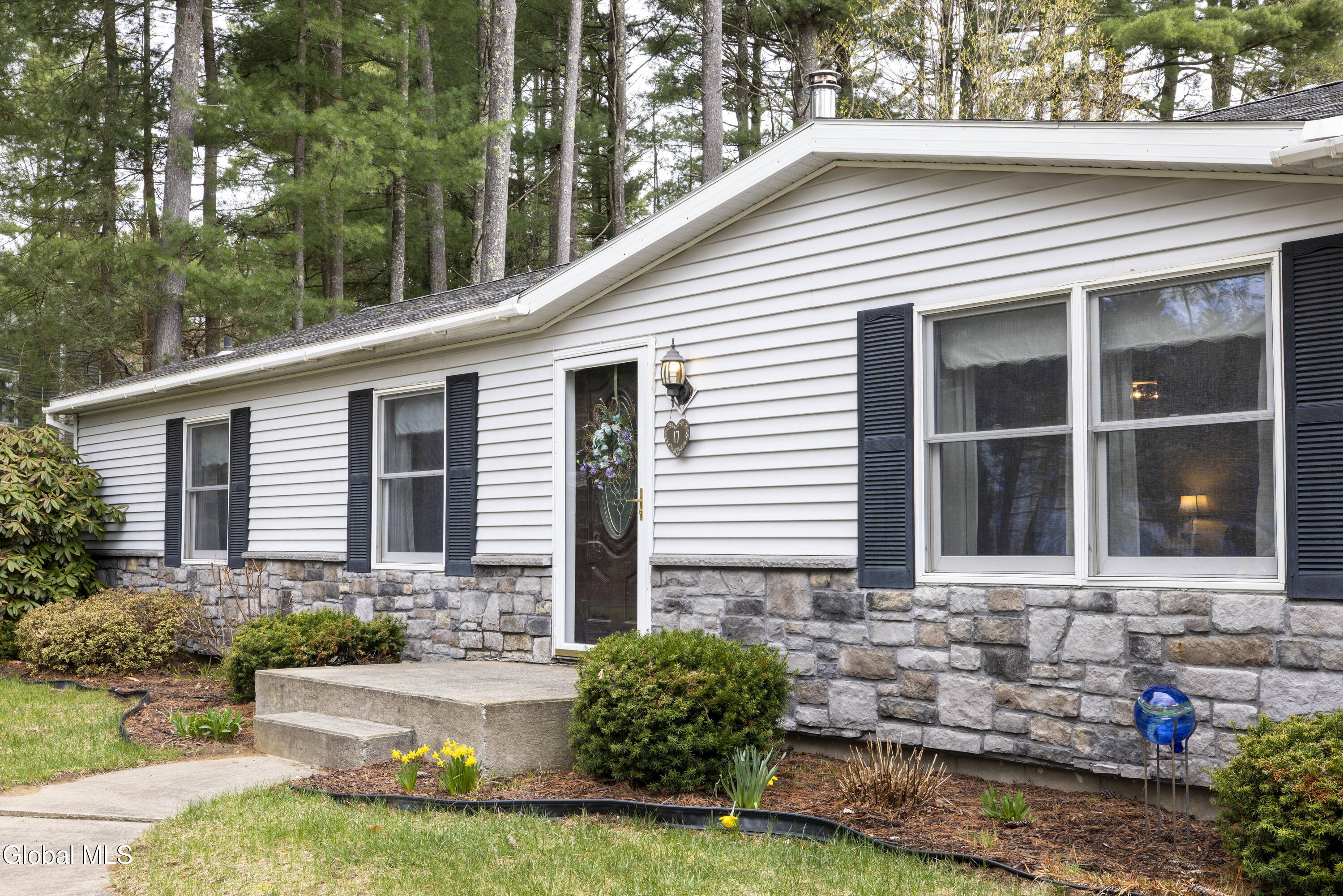 17 Queen Diana Lane Queensbury NY 12804
