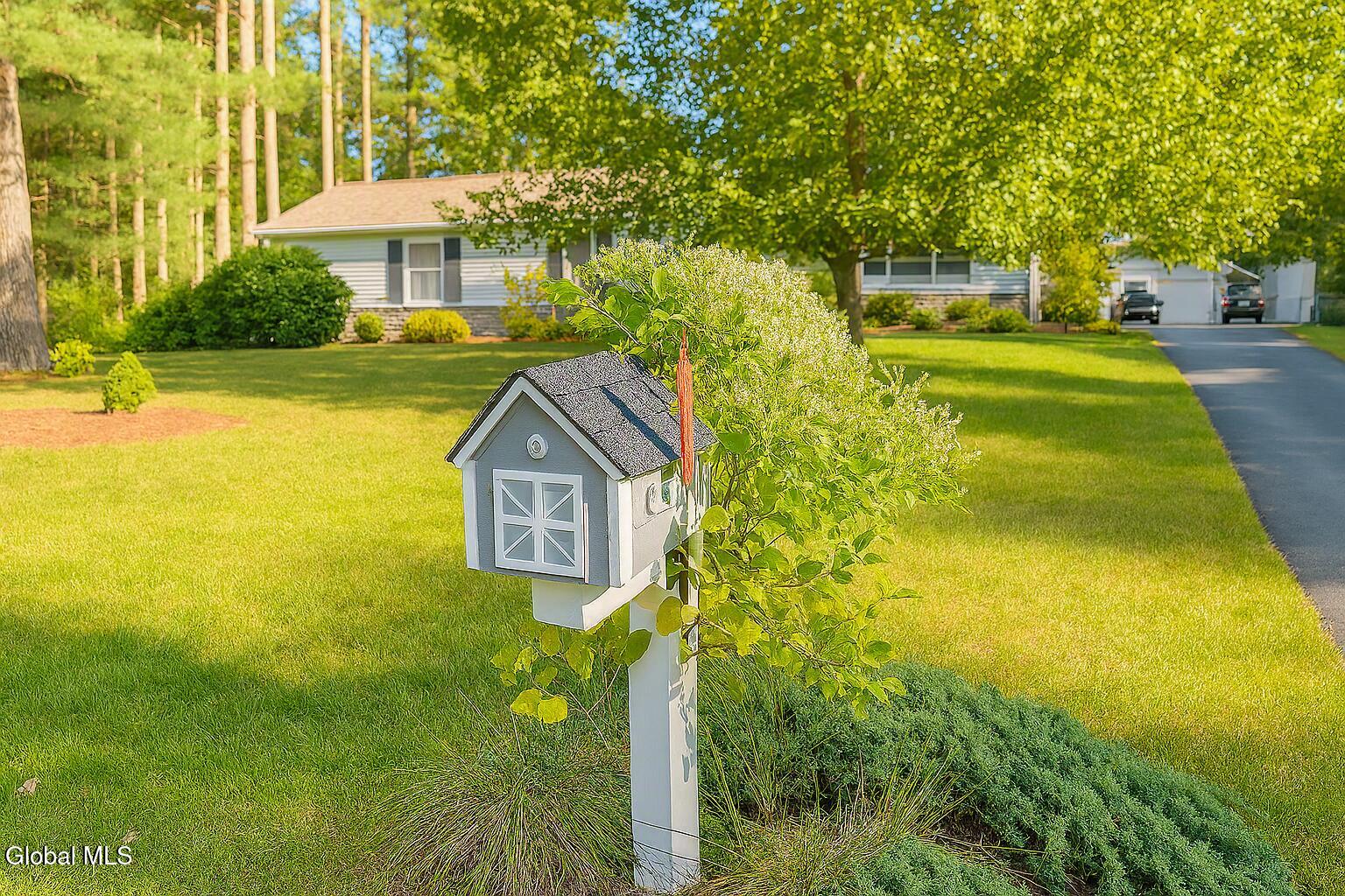 17 Queen Diana Lane Queensbury NY 12804