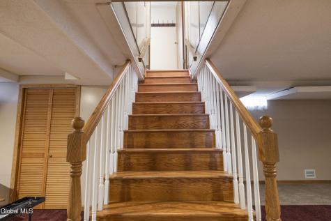 17 Queen Diana Lane Queensbury NY 12804