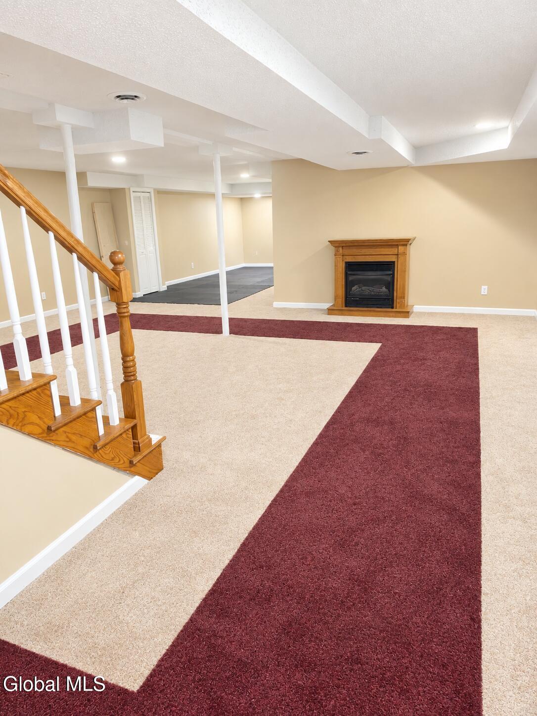 17 Queen Diana Lane Queensbury NY 12804