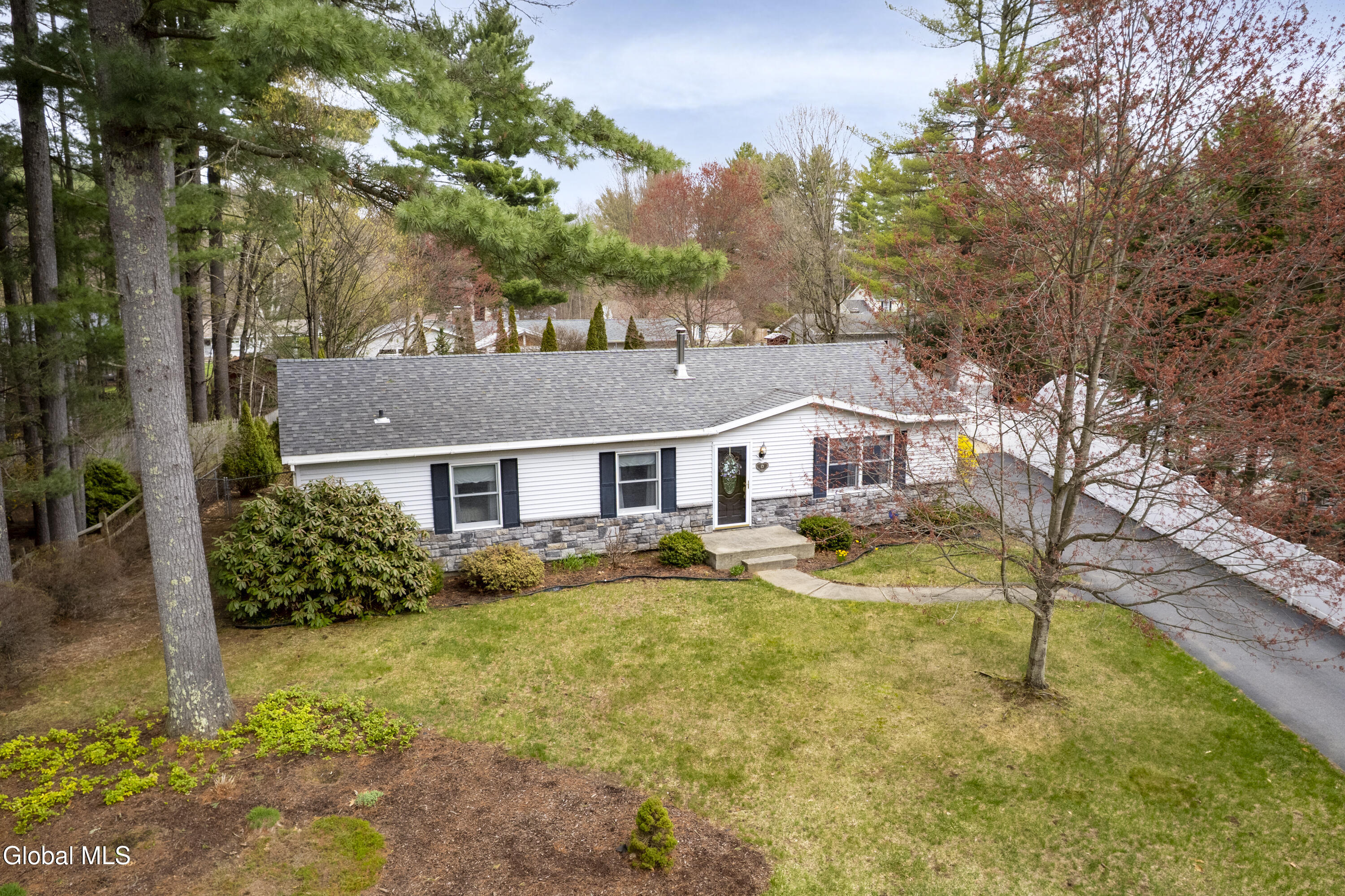 17 Queen Diana Lane Queensbury NY 12804
