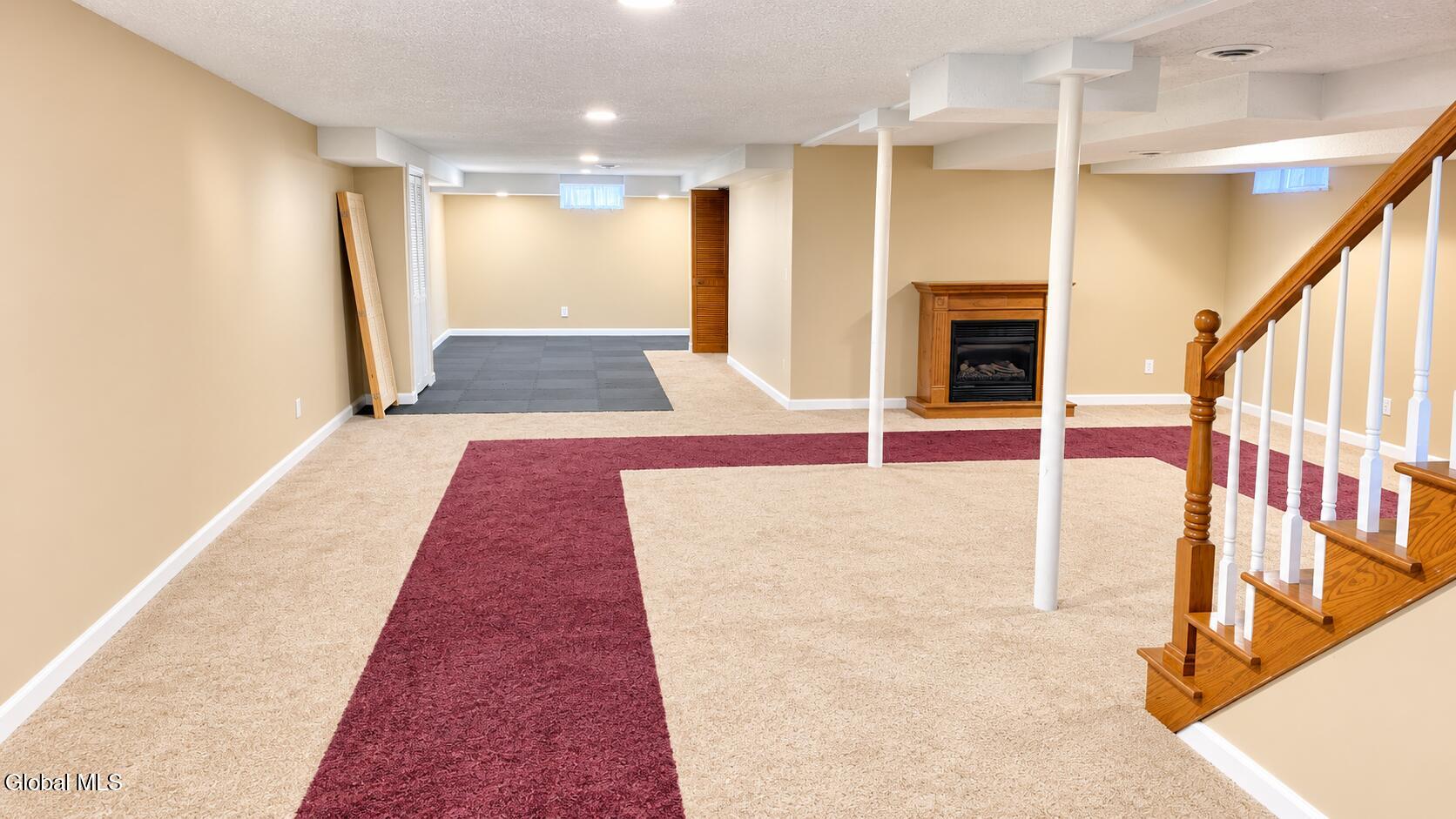 17 Queen Diana Lane Queensbury NY 12804