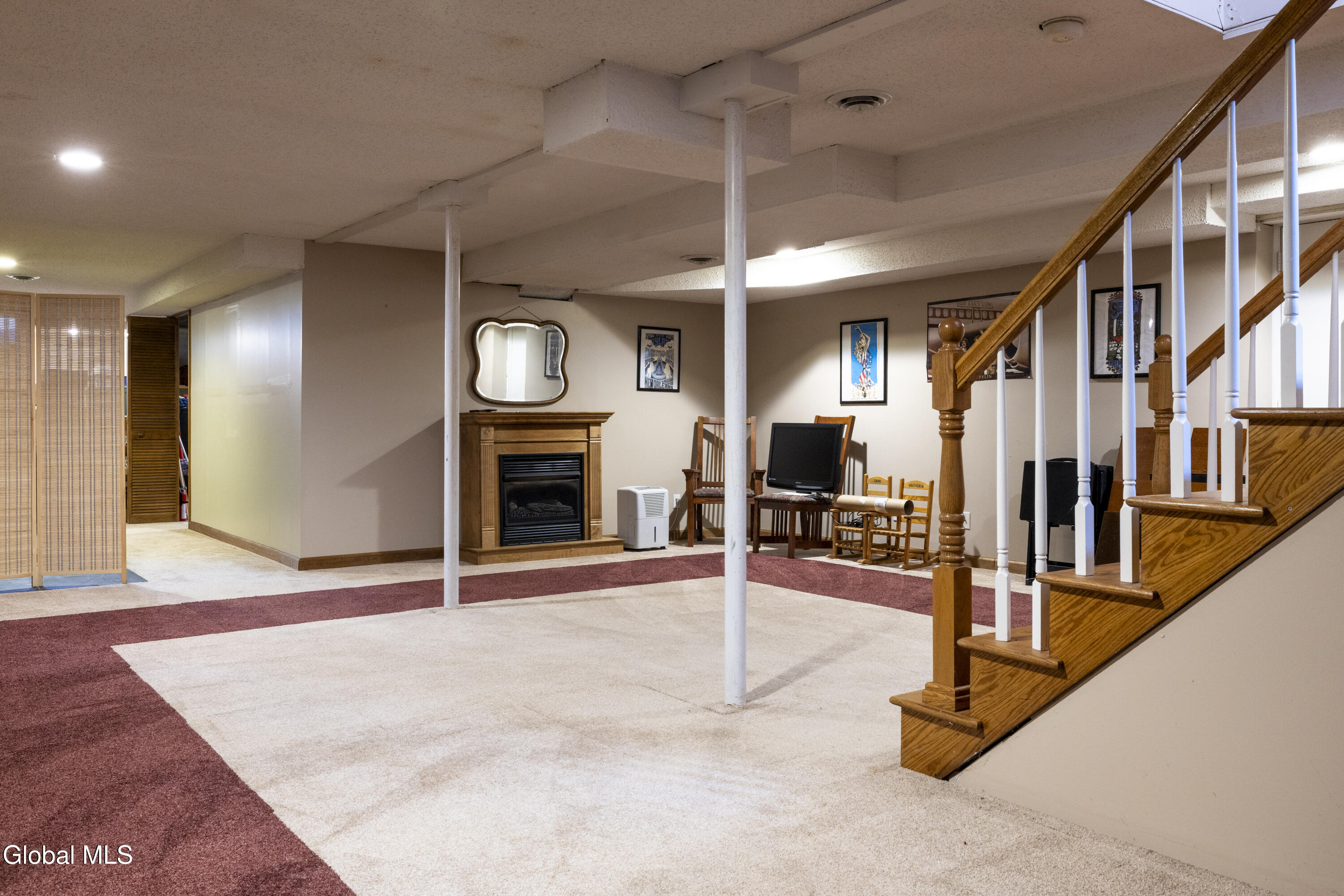 17 Queen Diana Lane Queensbury NY 12804