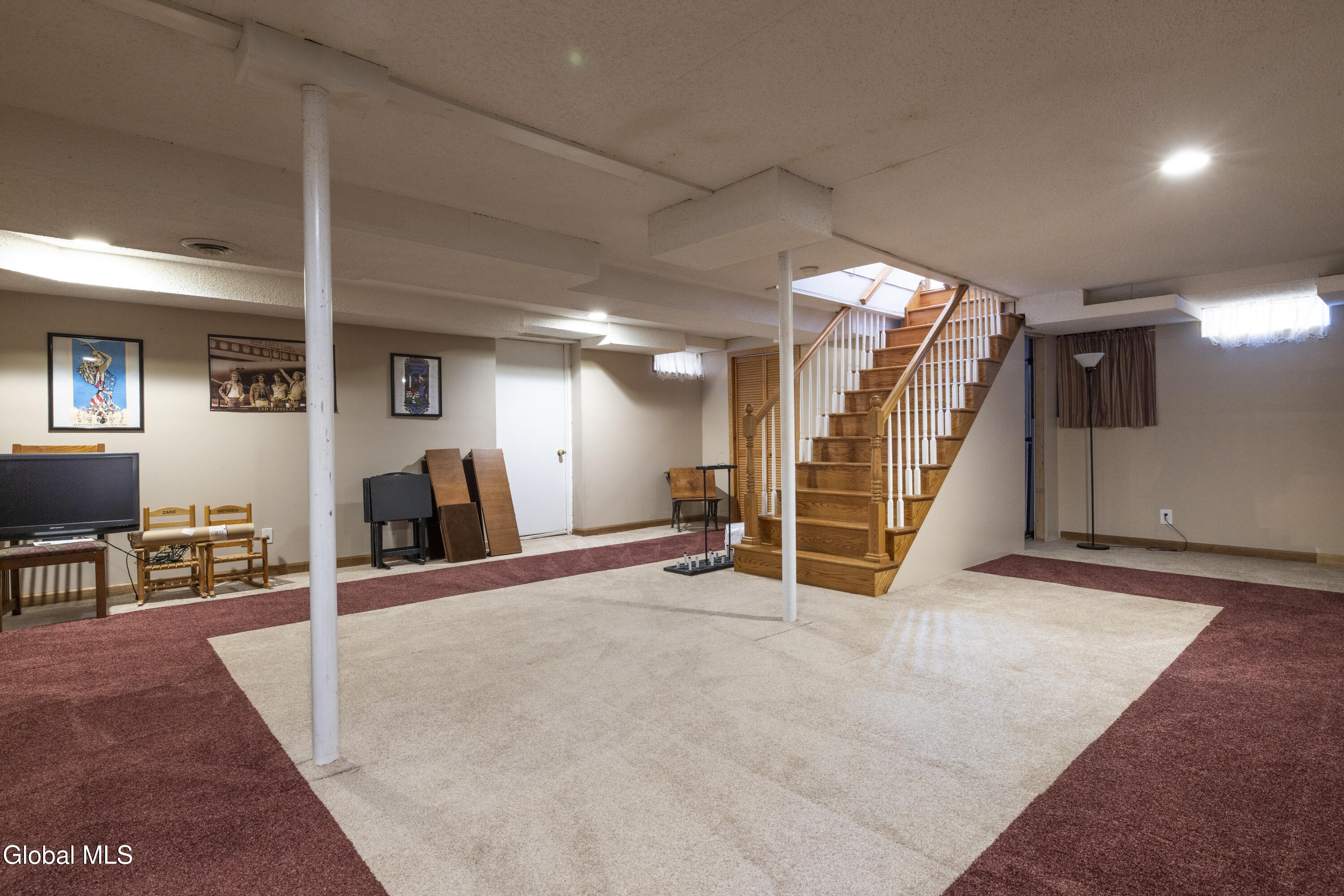 17 Queen Diana Lane Queensbury NY 12804