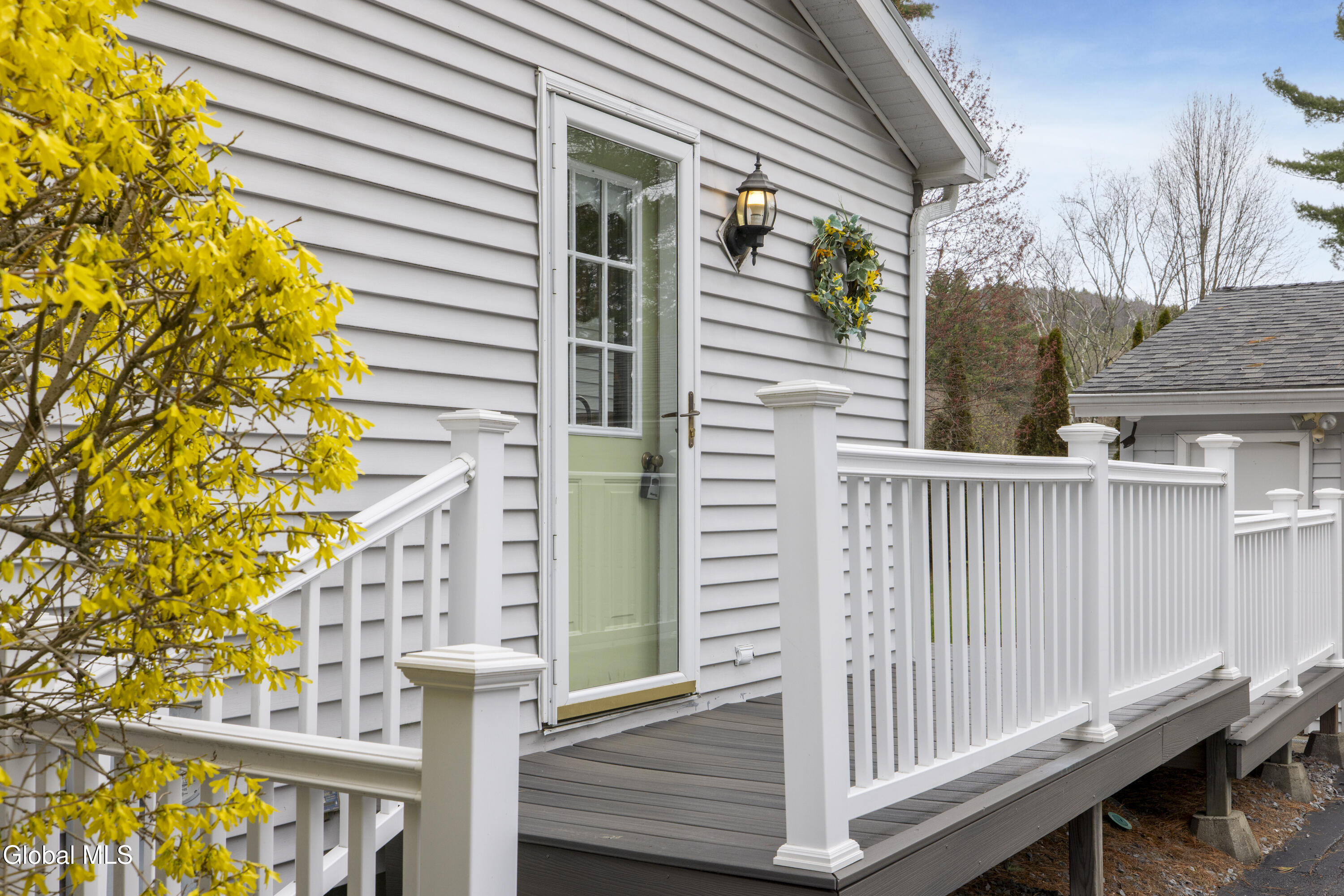 17 Queen Diana Lane Queensbury NY 12804