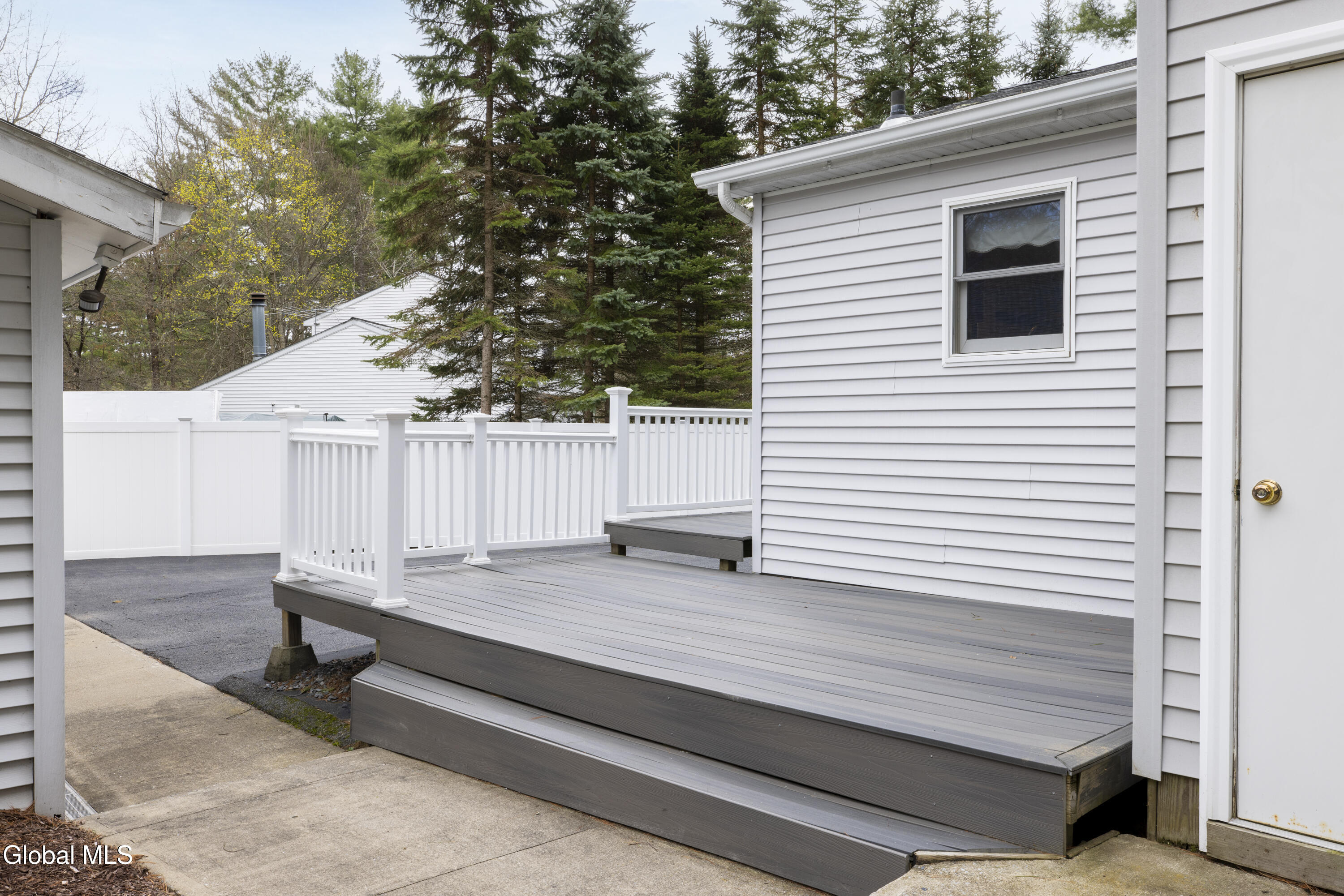 17 Queen Diana Lane Queensbury NY 12804